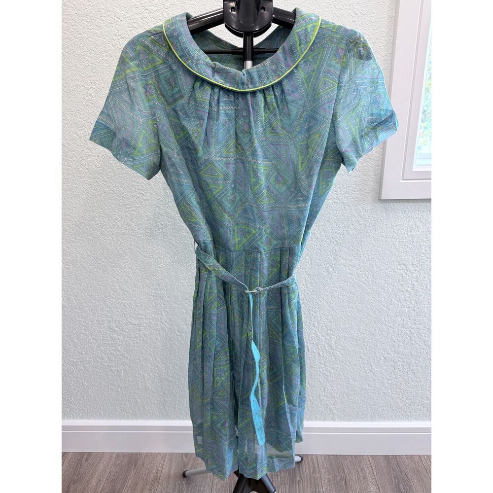 Vintage Betty Hartford 60s Mid Century Housewife Collared Geometric Dress w Belt